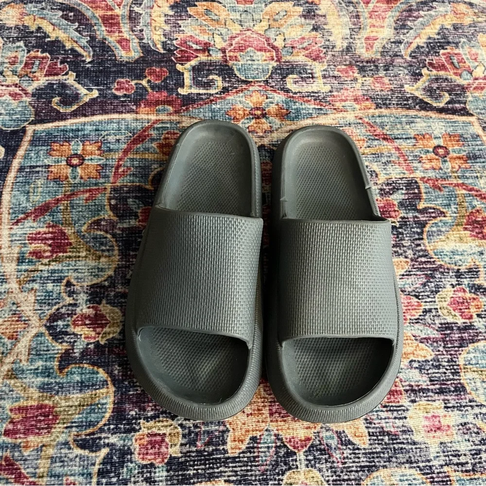 2 Pairs of Gray Sandals + Black Slide Sandals with Bear Design Womens Size 8.5 - Picture 5 of 6